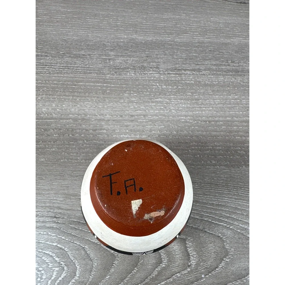 Vintage‎ Miniature Hand Painted Southwestern Pottery Seed Pot Signed F.A. 2.5